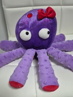 Scentsy Bubbles The Octopus Purple Plush Octopus with Red Accents.